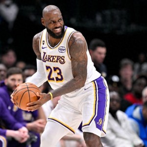 开云体育下载-就在今天，又一个79年NBA独一无二的纪录，被41岁詹姆斯达成了